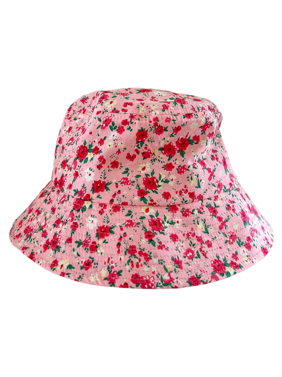 Pink floral bucket hat with red and green flowers against a soft background. Ideal for casual outdoor wear.