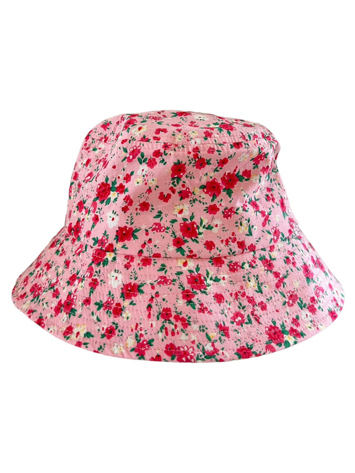Pink floral bucket hat with red and green flowers against a soft background. Ideal for casual outdoor wear.