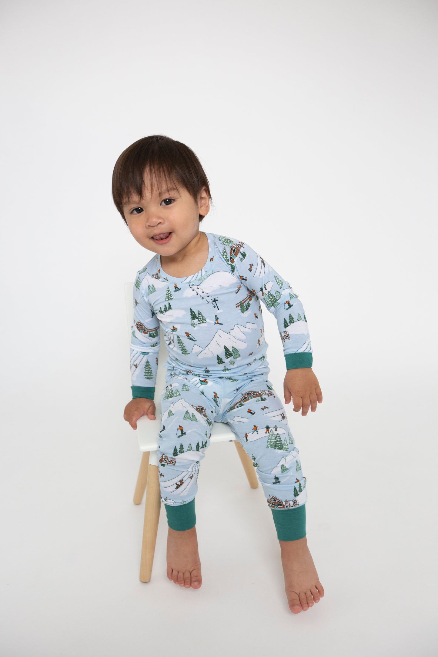 2-Piece Lounge Wear Set, Winter Fun Skiing