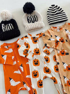 Four festive baby outfits: orange and white with pumpkins and ghosts, paired with knitted hats. Perfect for Halloween!
