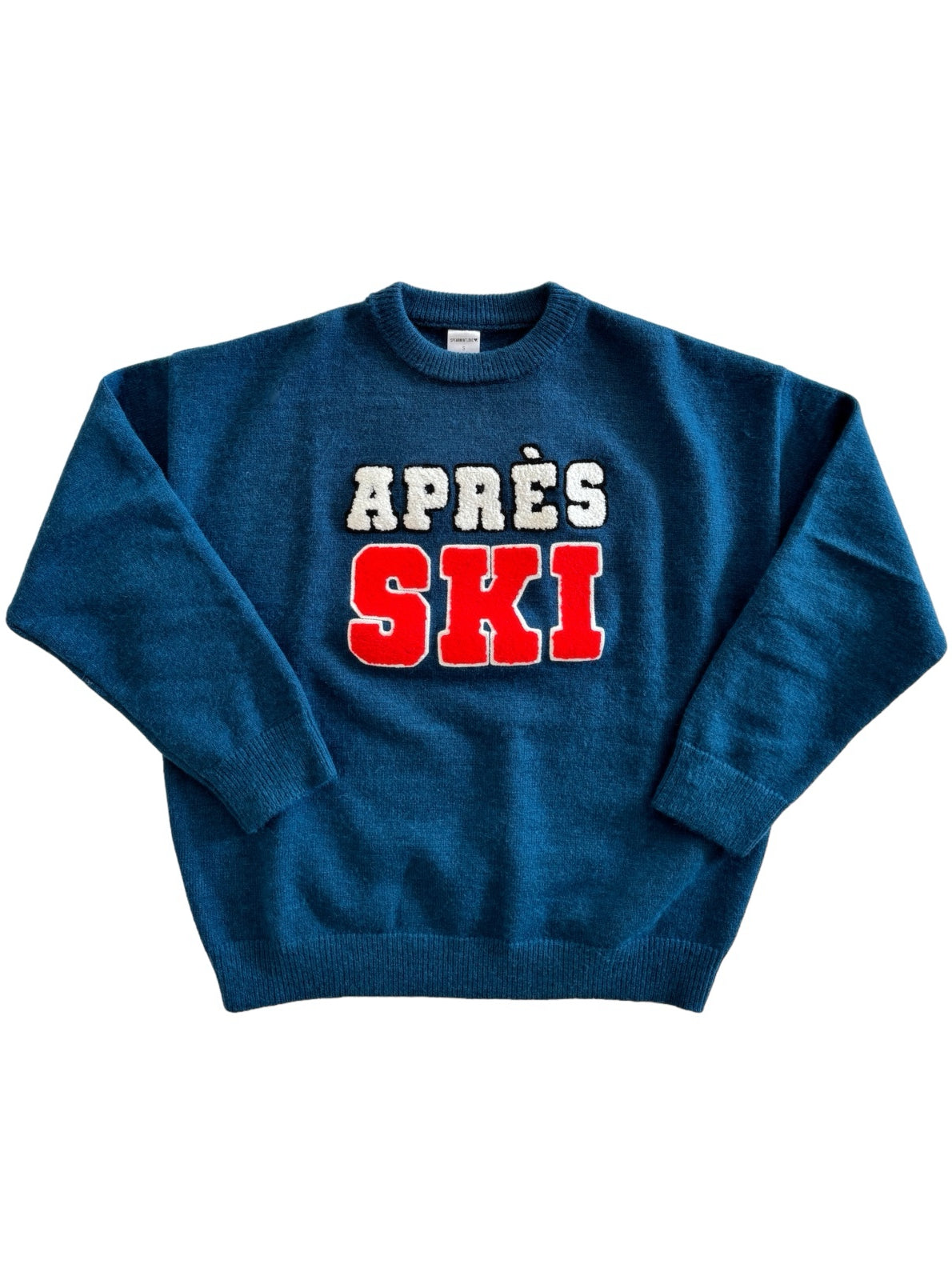 Blue sweater featuring "APRÈS SKI" in white and red lettering. Perfect for winter activities or casual wear.