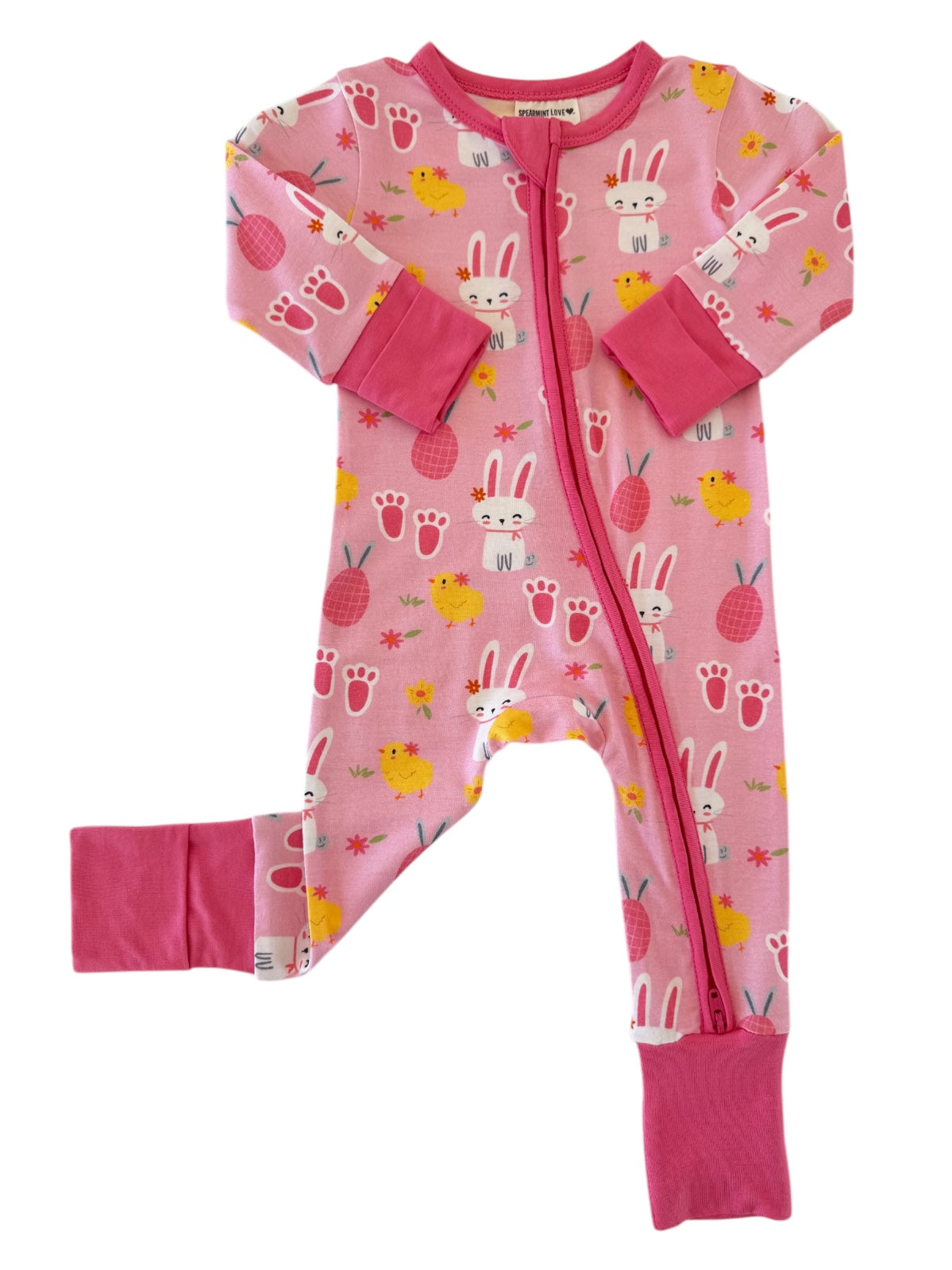 Pink bunny-print children's pajamas with long sleeves and a zip front. Ideal for cozy sleepwear.