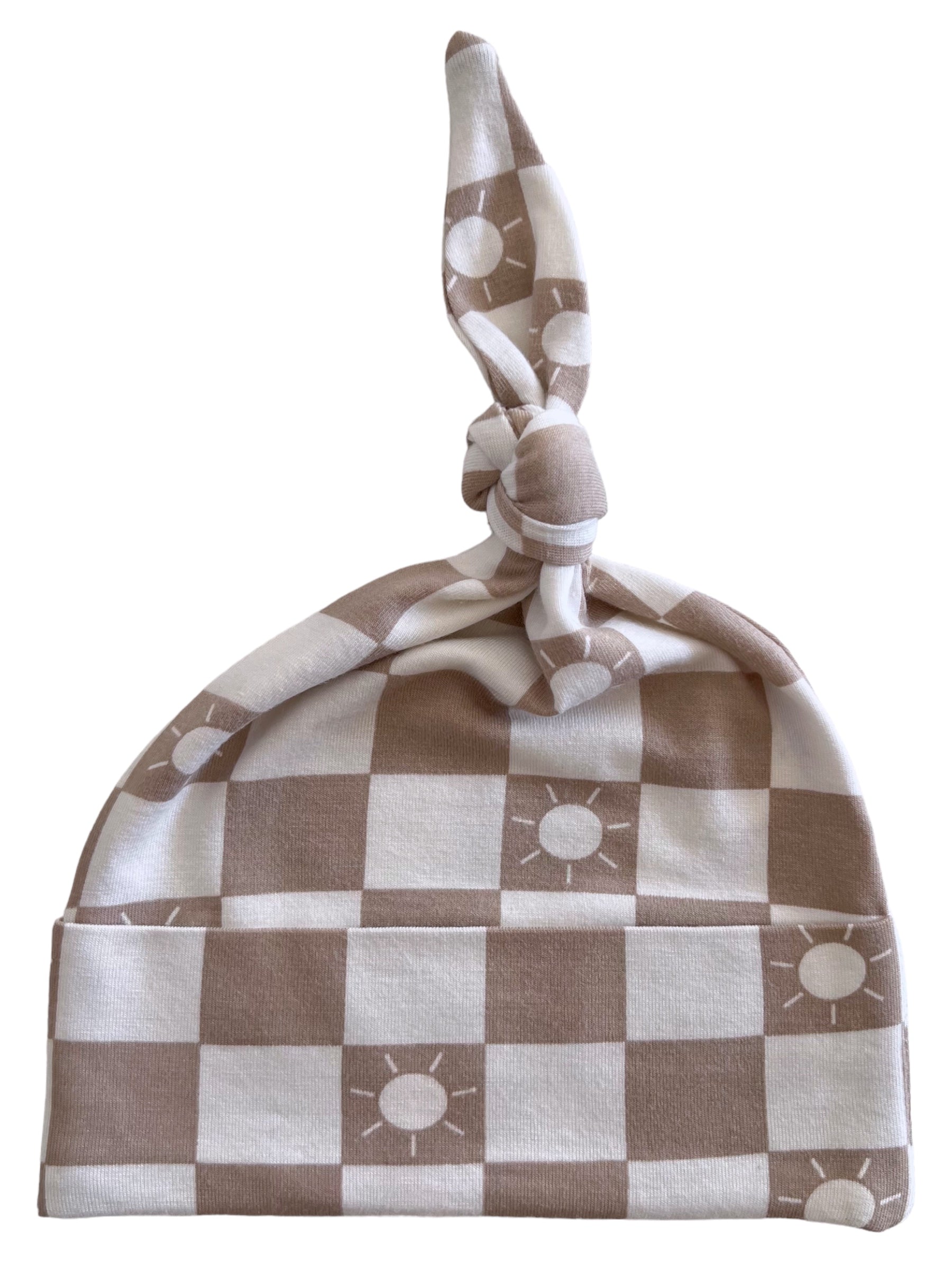 Knotted infant hat with a tan and white checkered pattern and sun designs. Ideal for babies.