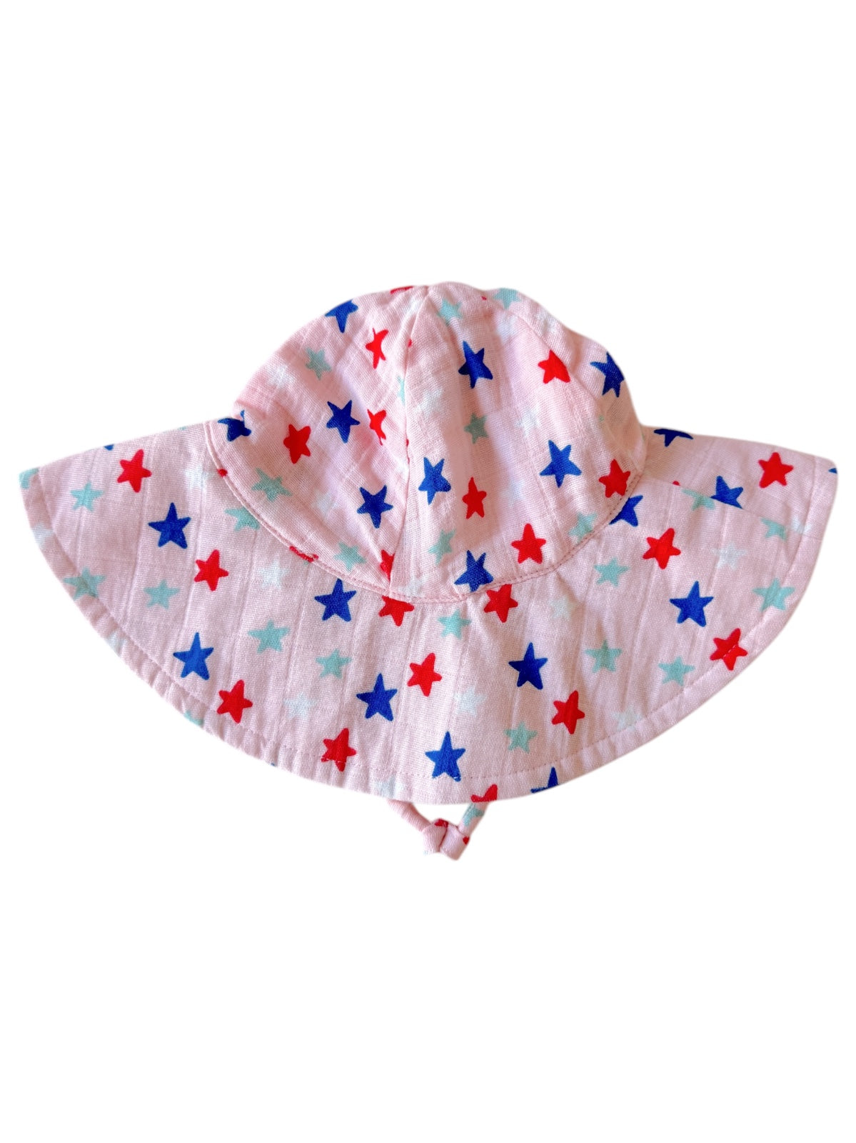 Baby sun hat with a pink background, featuring colorful red, blue, and green stars, suitable for summer wear.