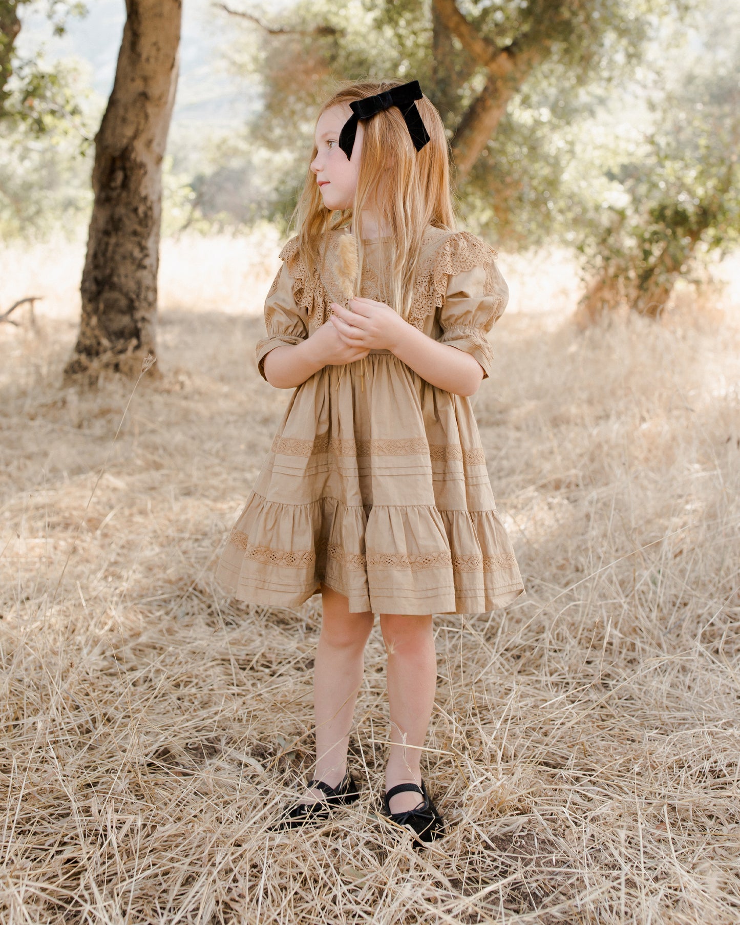 Velvet Bow, Black