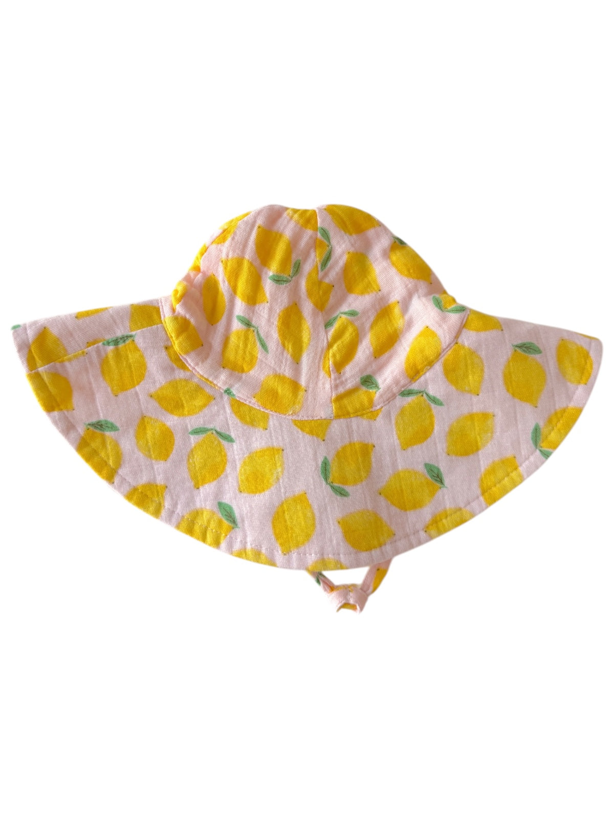 Pink sun hat with yellow lemon prints and green leaves, ideal for sun protection.