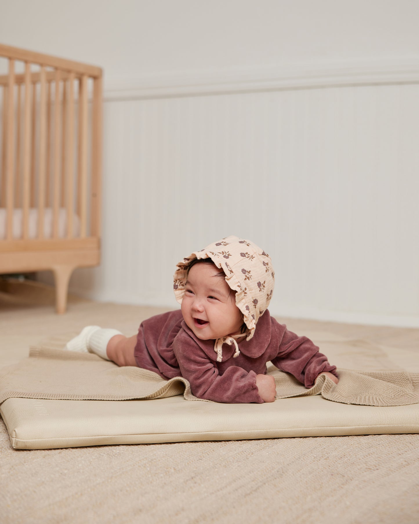 Organic Woven Ruffle Bonnet, Fig Flora