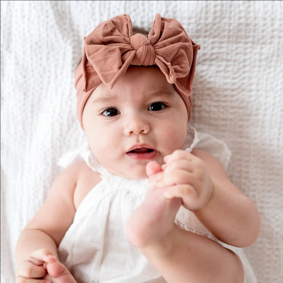 FAB-BOW-LOUS Bow, Putty