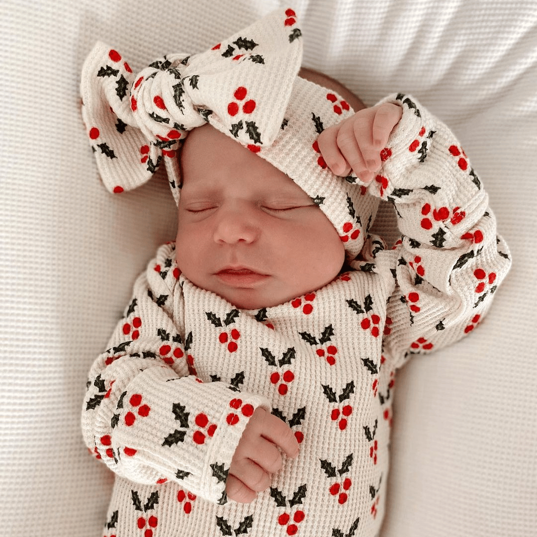 Organic Waffle Knotted Gown & Bow Set, Holly