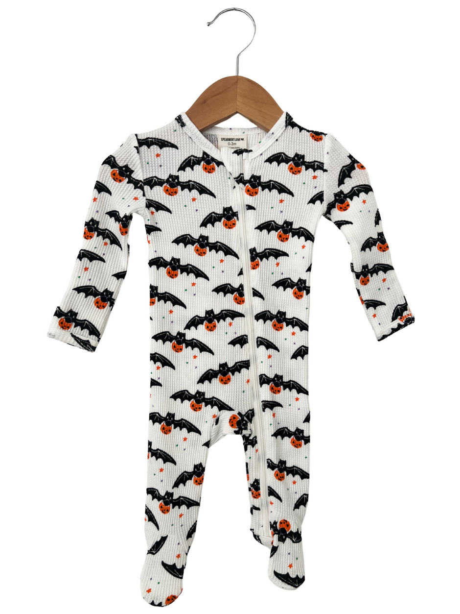 files/organic-waffle-basic-zip-footie-trick-or-treating-bat-2-a.png