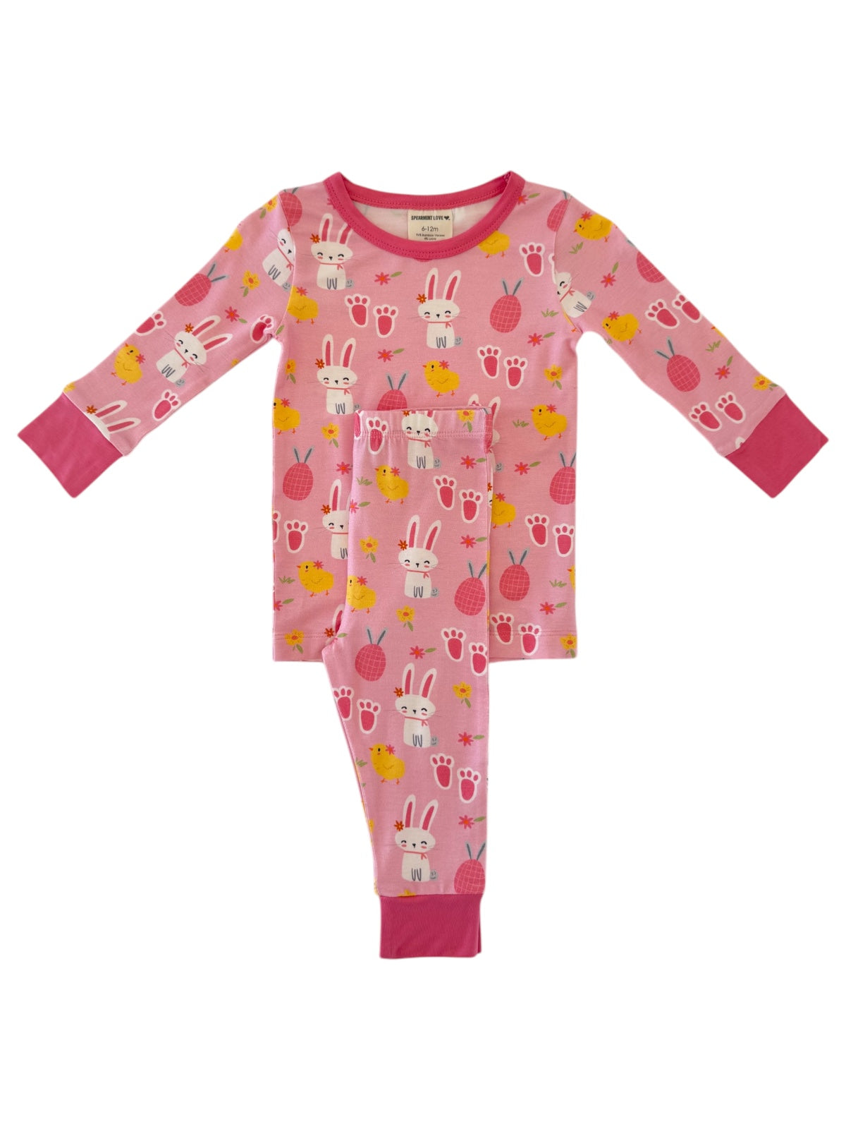 Pink children’s pajamas featuring bunnies, chicks, and strawberries in a playful pattern. Suitable for sleepwear.