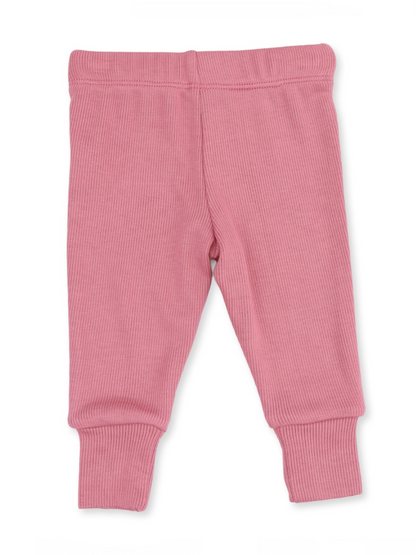 Light pink baby leggings with ribbed texture and elastic waistband. Ideal for comfort and style.