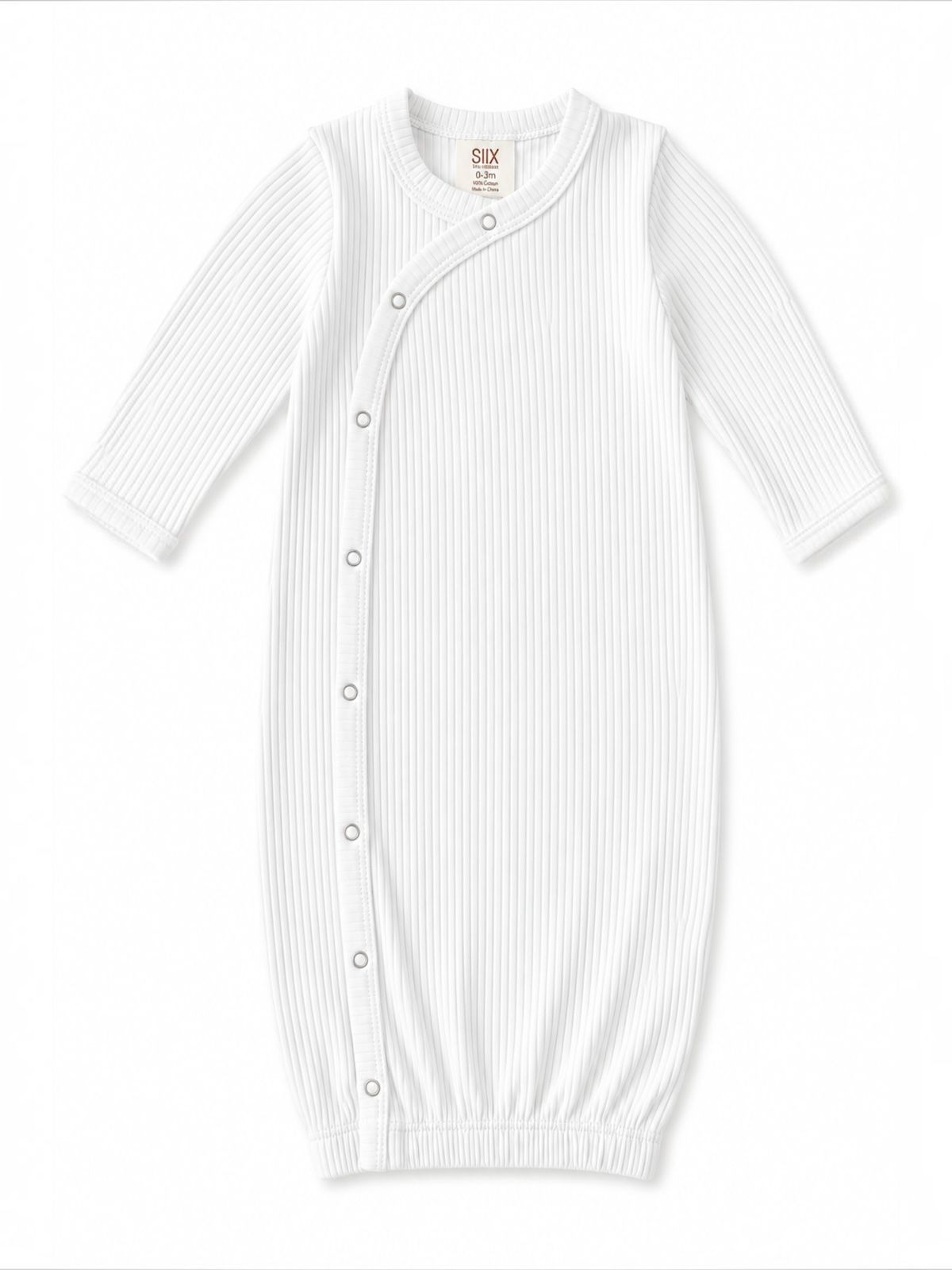 White ribbed baby gown with long sleeves and snap buttons, suitable for ages 0-3 months.