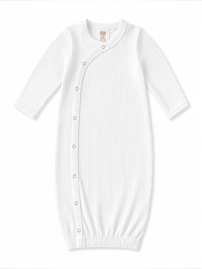 White ribbed baby gown with long sleeves and snap buttons, suitable for ages 0-3 months.