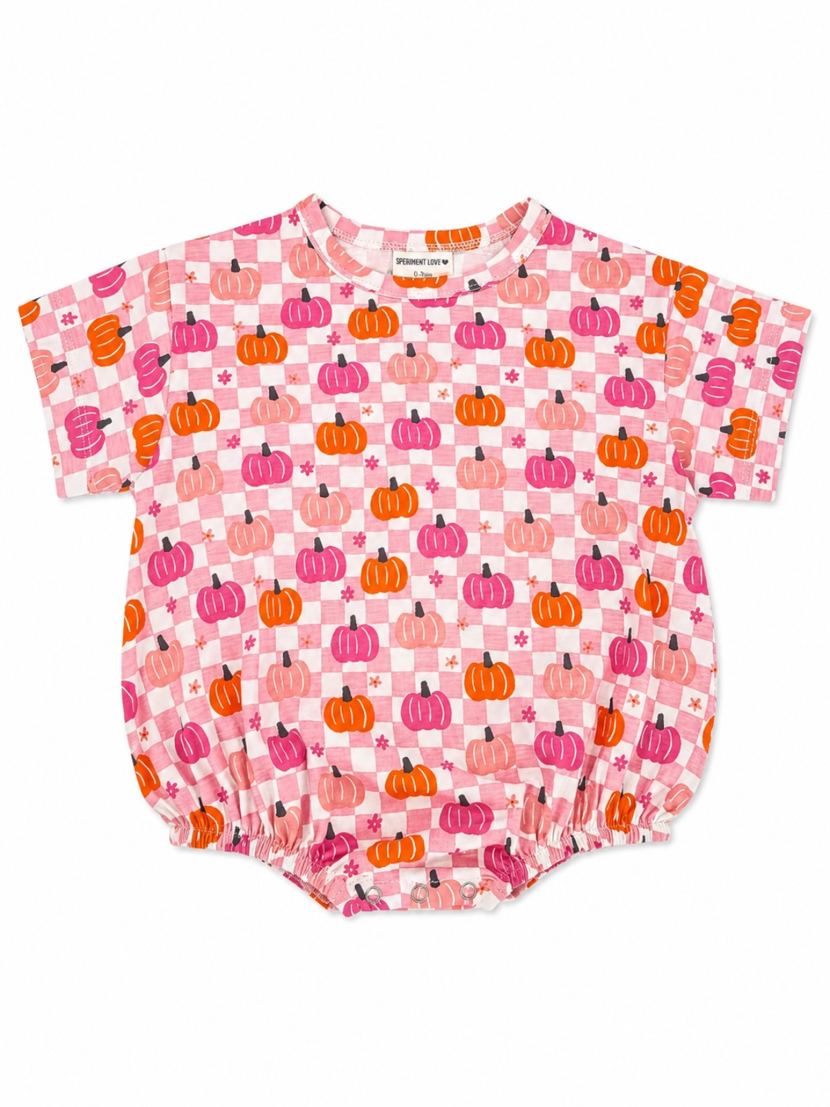 Short-sleeve pink shirt with colorful pumpkin print and gathered bottom, ideal for autumn wear.