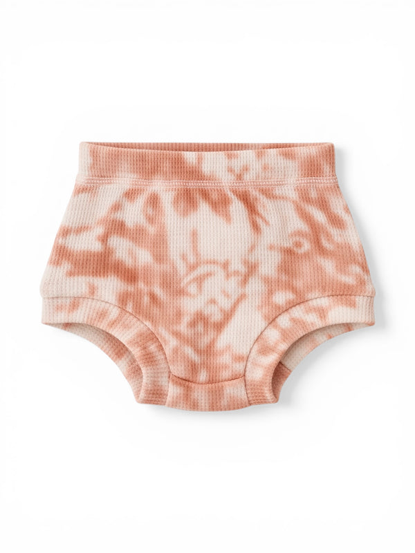 Peach tie-dye ribbed baby shorts with a soft waistband. Ideal for comfort and style.
