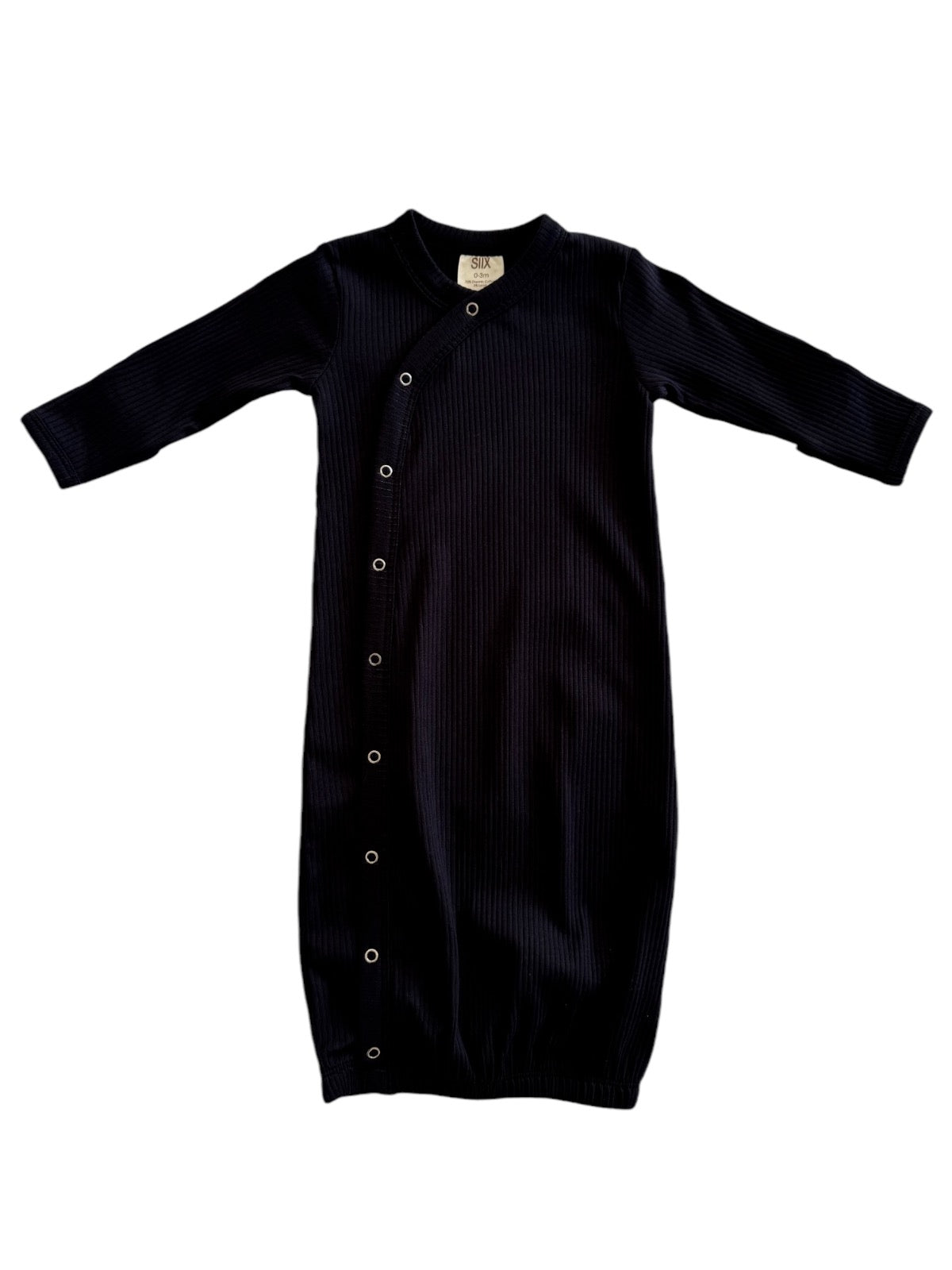 Black ribbed baby gown with long sleeves and snap buttons for easy dressing. Ideal for newborn comfort.