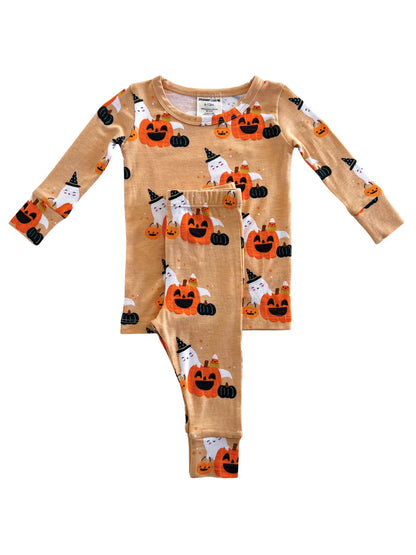 Cream-colored pajama set featuring playful ghosts and pumpkins, perfect for Halloween-themed sleepwear.