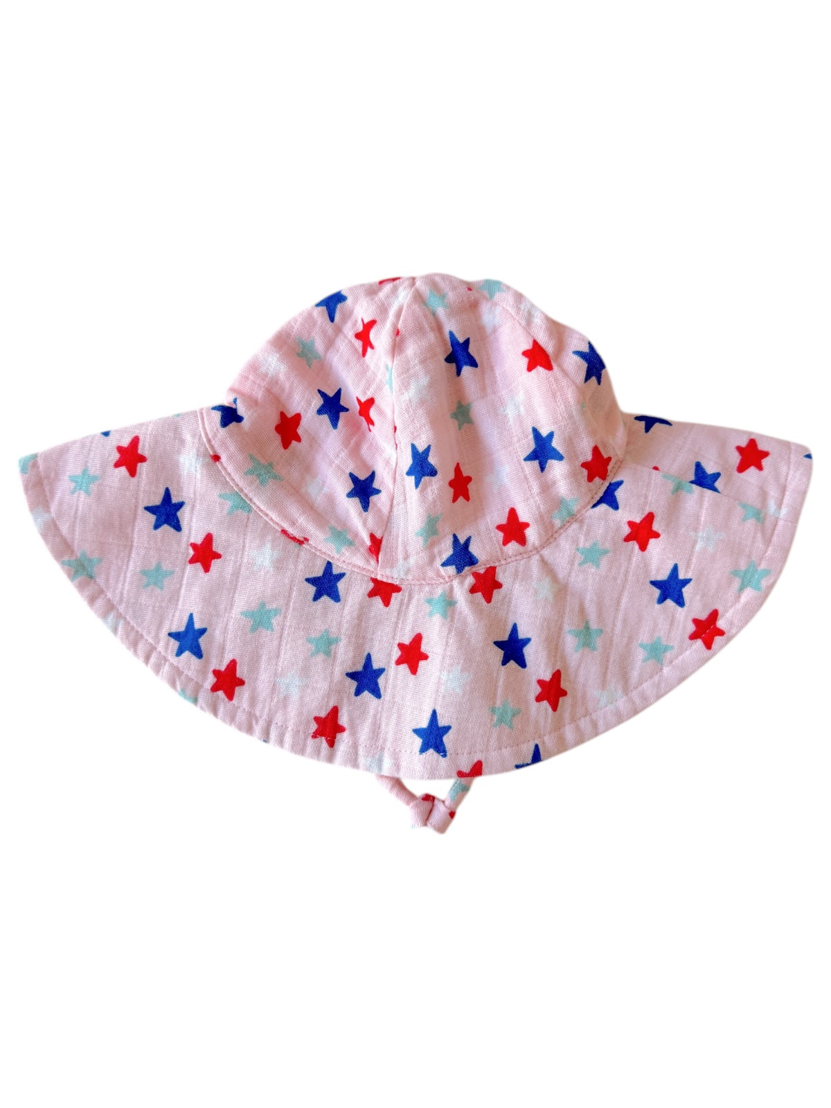 Baby sun hat with a pink background, featuring colorful red, blue, and green stars, suitable for summer wear.