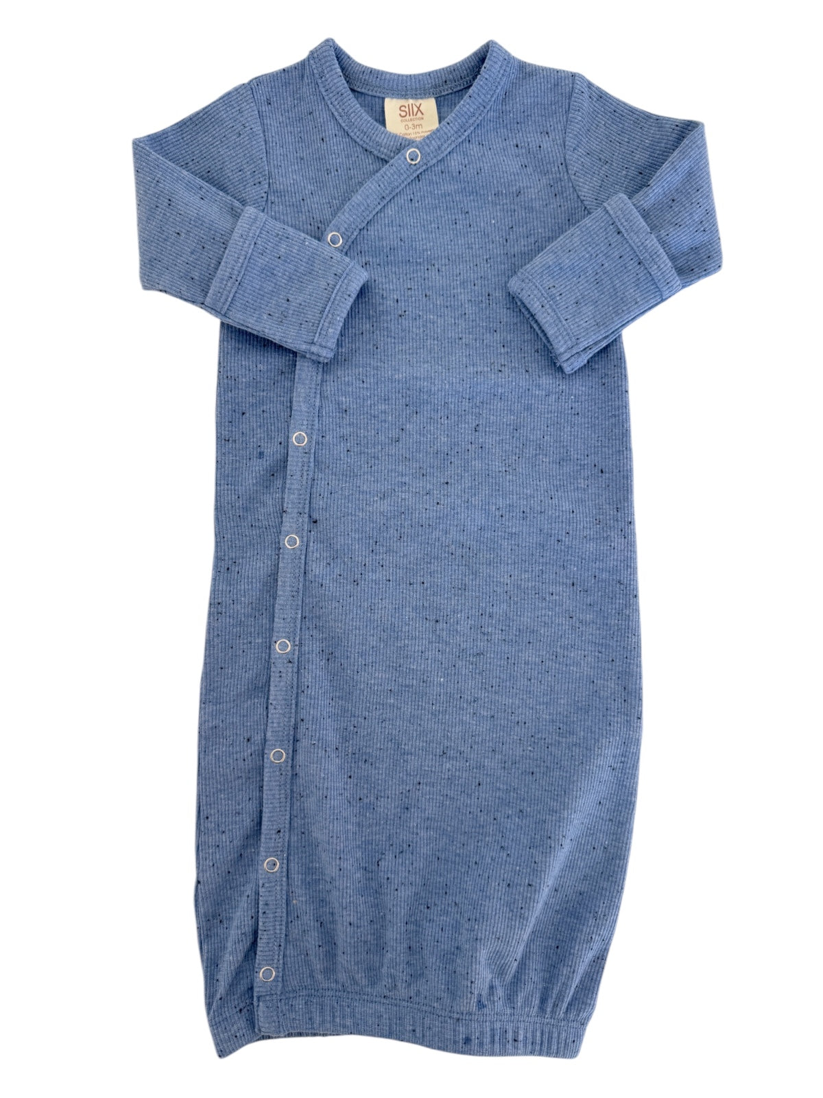 Light blue baby gown with long sleeves and button closure, made from soft ribbed fabric. Ideal for infants.