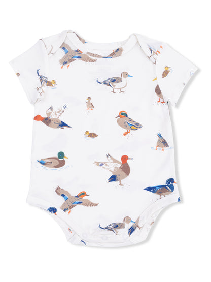Short-sleeve baby bodysuit with a playful duck print on a white background. Perfect for casual wear.
