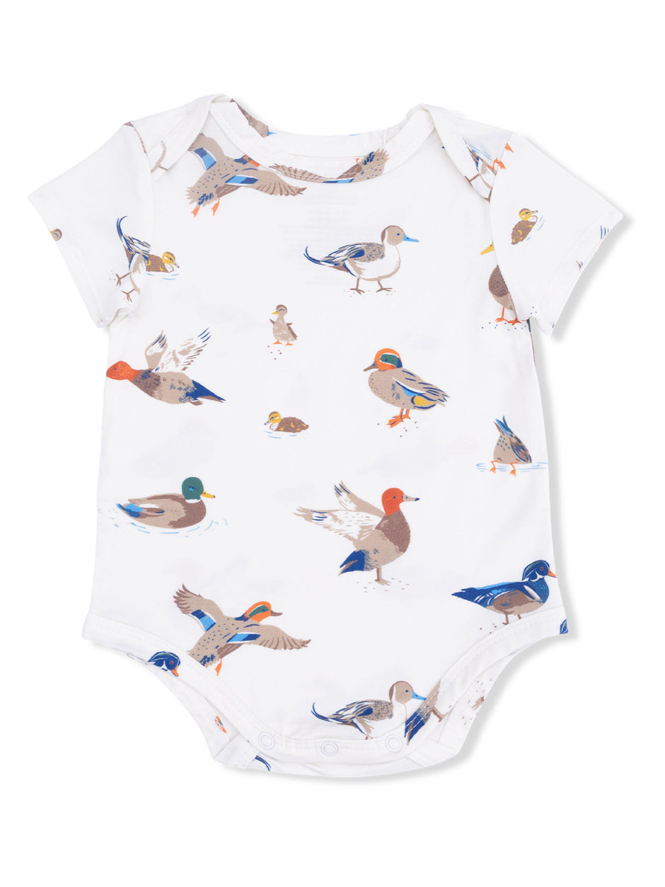 Short-sleeve baby bodysuit with a playful duck print on a white background. Perfect for casual wear.
