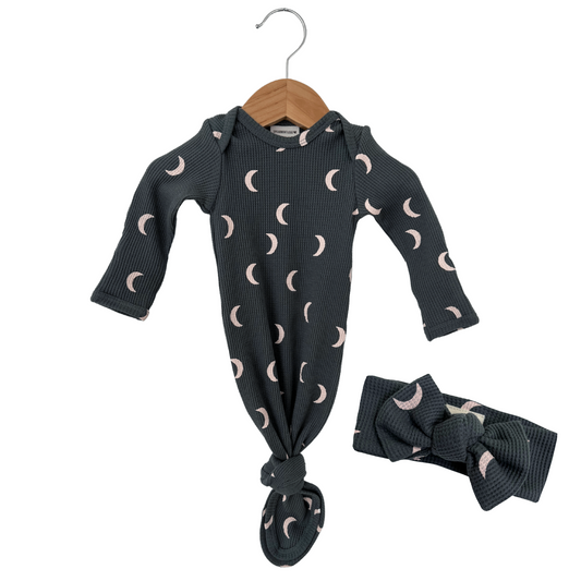 Organic Waffle Knotted Gown & Bow Set, Moon